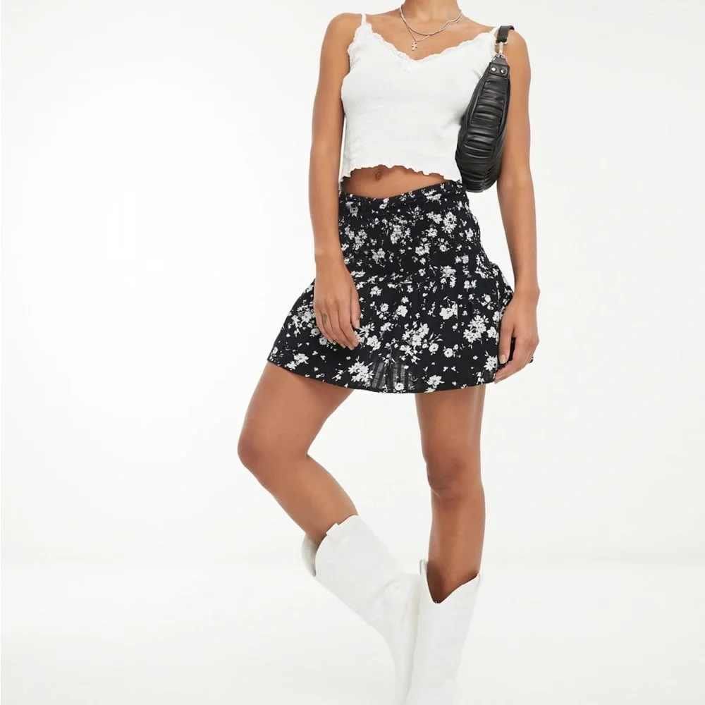 NWT Bershka shirred mini rara skort in black floral. Size Large